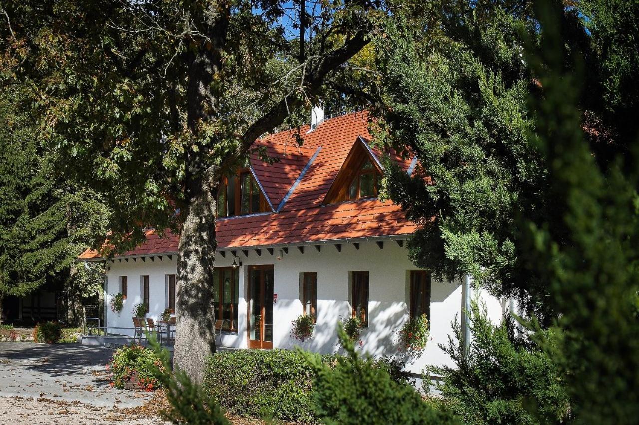 Hodoseri Vadaszhaz Bakonyszentlaszlo Exterior photo