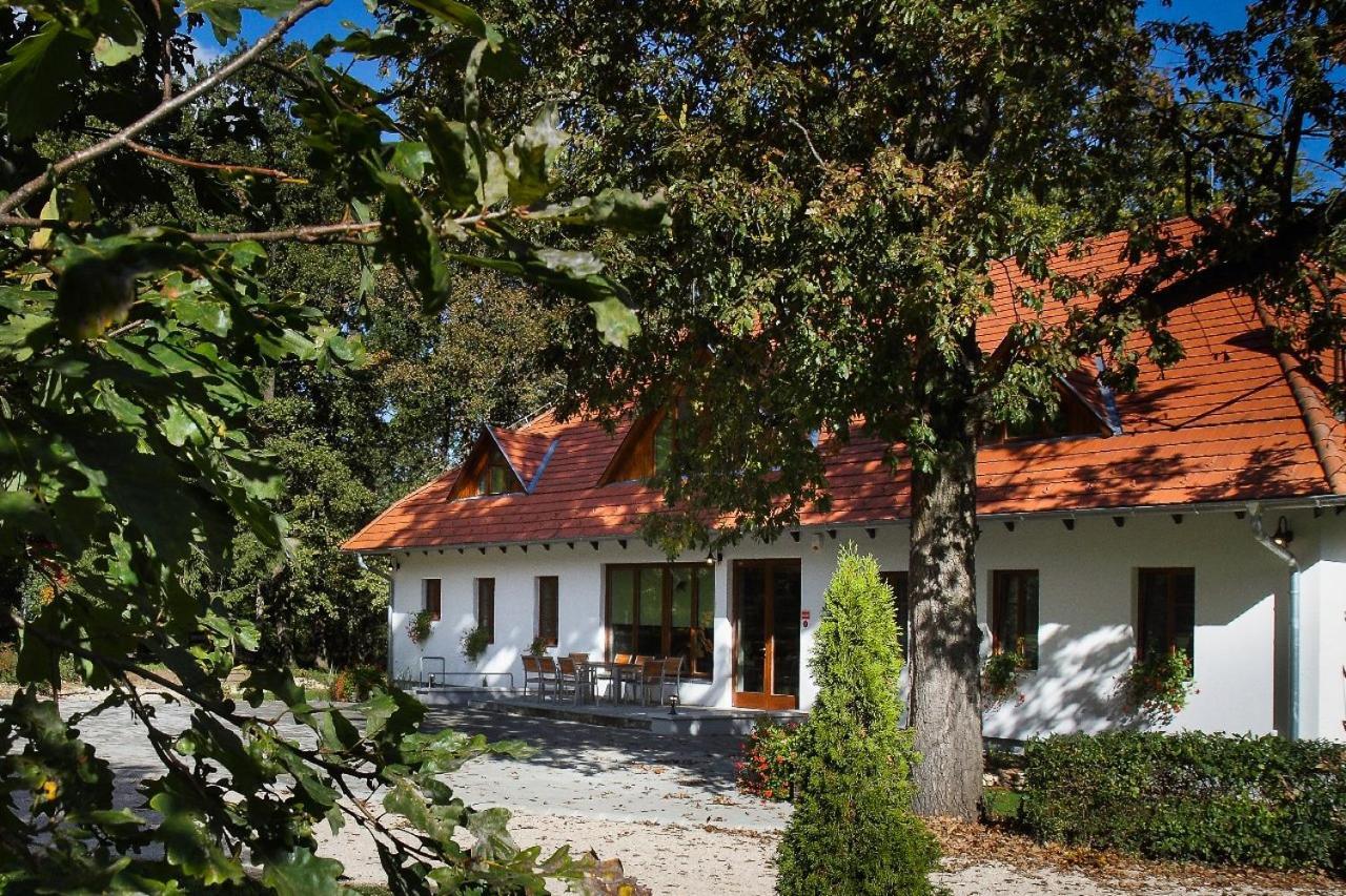 Hodoseri Vadaszhaz Bakonyszentlaszlo Exterior photo